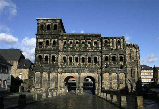 醫(yī)療保障，衛(wèi)生保健與健康保險(xiǎn)